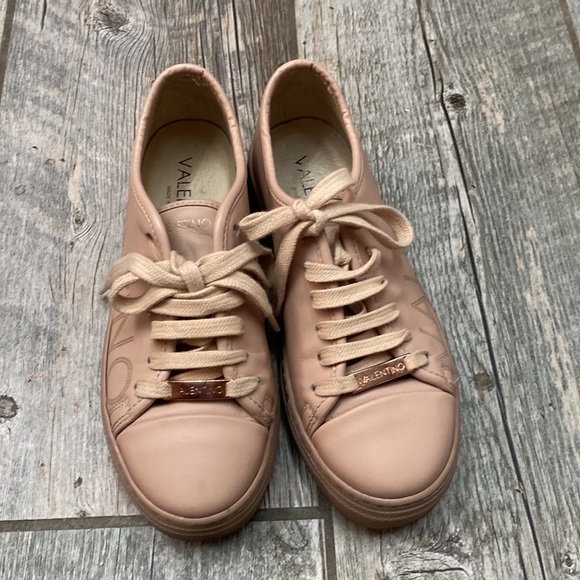 Dalia Leather Platform Sneaker
VALENTINO BY MARIO VALENTINO Rose 6 - Picture 7 of 7